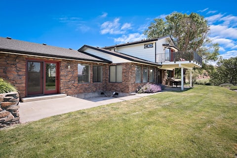 Naches orchard views, 45 min to White Pass skiing!