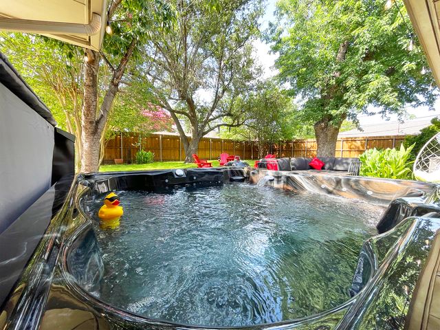 Stylish 5BR Stay | Hot Tub • Game-Room • Fire Pit