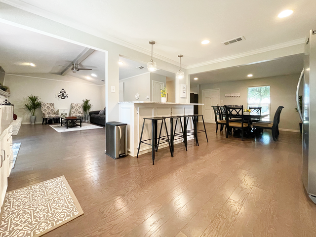 Stylish 5BR Stay | Hot Tub • Game-Room • Fire Pit gallery image 5