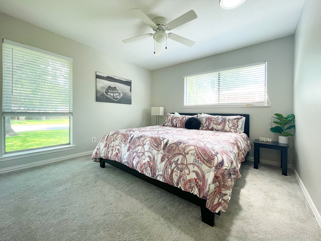 Stylish 5BR Stay | Hot Tub • Game-Room • Fire Pit gallery image 2