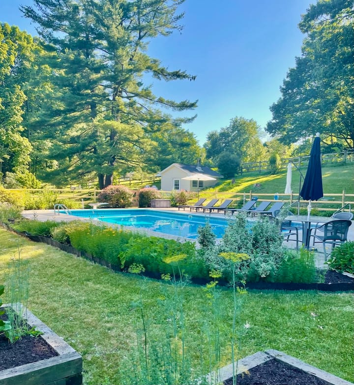 Country Estate Near Hudson, Oversized Heated Pool Vacation homes for