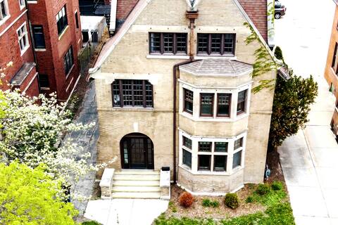 MKE Mansion. Ideal for large groups visiting MKE.