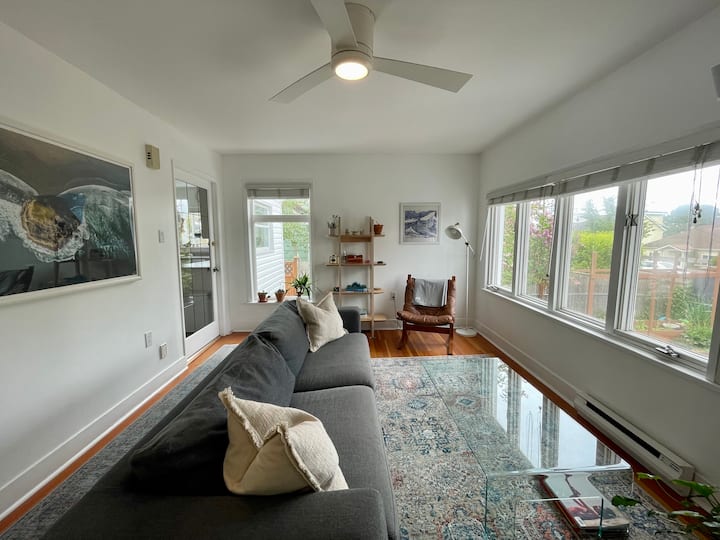 Bright 3 Bedroom Home With Garden Patio And Office - Victoria, Canadà