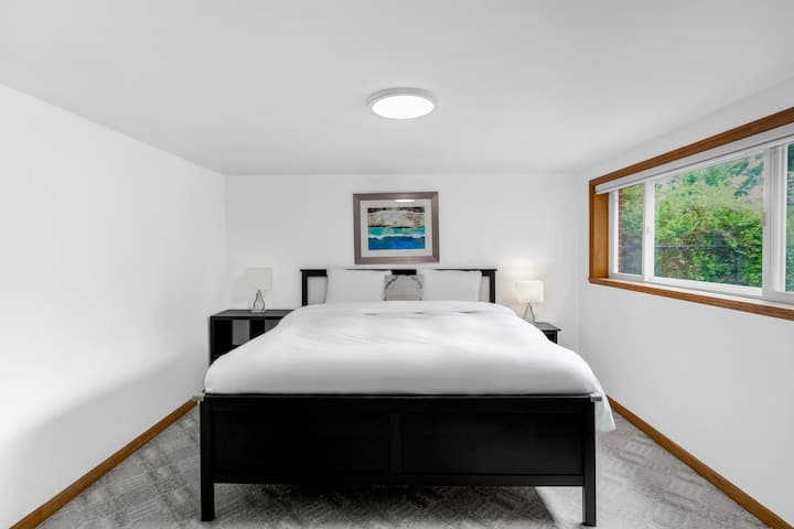 Spálňa na prízemí s manželskou posteľou King