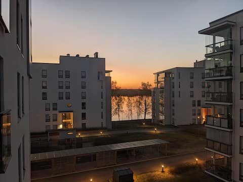 Top performing Airbnb: Bright apartment with lake view & private parking space in Eteläinen Suuralue
