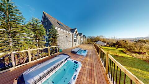 Sleeps 20-24/Hot Tubs/Play Area/Games Room/Dogs