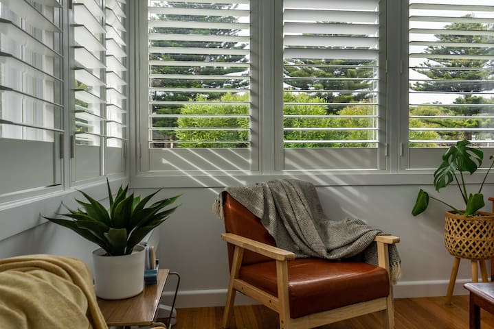 Cosy two bedroom house by the sea