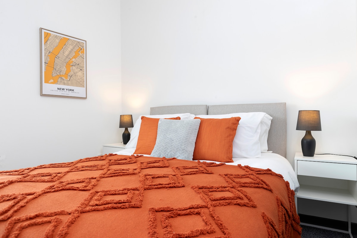 Doble o king it: el dormitorio 1 te da la opción, y el baño privado lo hace muy agradable.