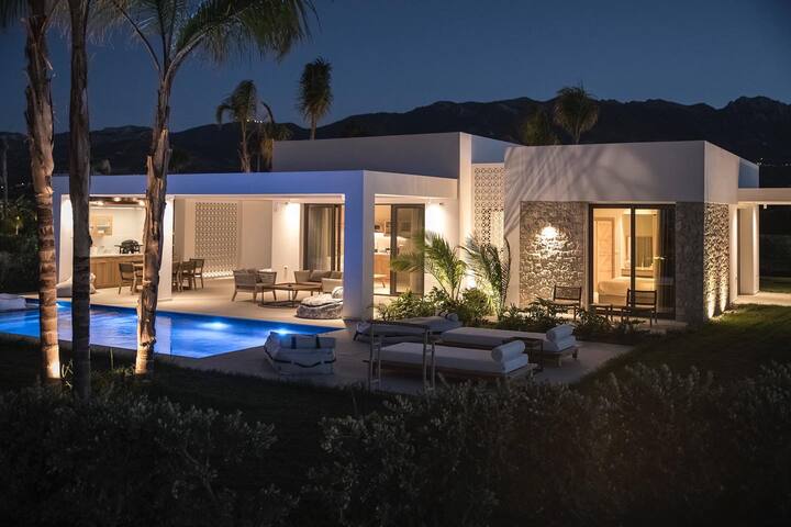 TAF All Villas Beachfront – Two Bedroom &TESLA i gallery image 4