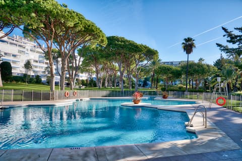 Anuncio de Airbnb popular: PLAYAS DEL DUQUE en Marbella