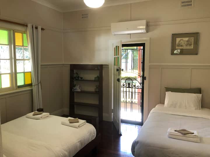 Dvokrevetna spavaća soba