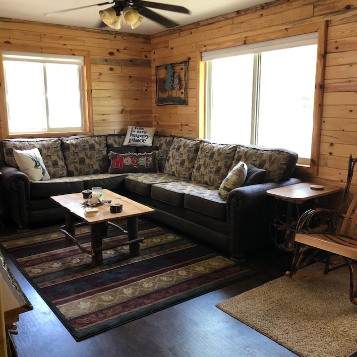 Suzie's Cute 2 Bedroom Cottage With Garage - Higgins Lake, MI