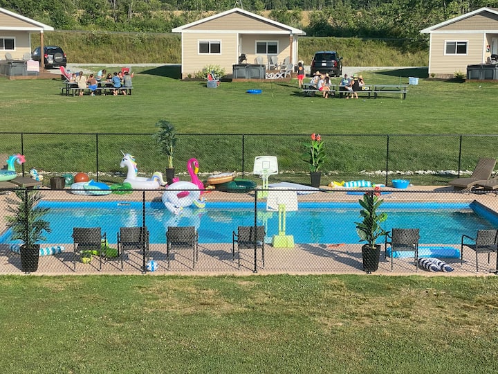 Cottage with HotTub and Pool on the Lake Cottages for Rent in