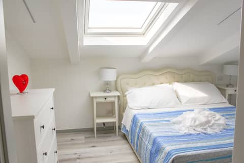 Apartment near the sea with indoor parking