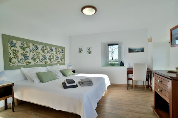 ห้องนอนริมสวน - วิวทิศตะวันออกและทิศใต้ของสวนและชนบท - ดูสัตว์ป่ากวางนก...