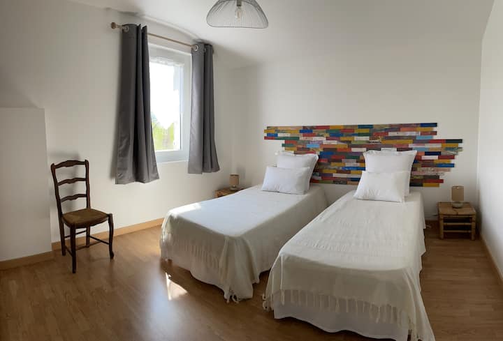 Стая с 2 единични легла на горния етаж.