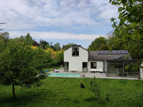 5 Bedroom Joy: Pool & Enchanting Garden
