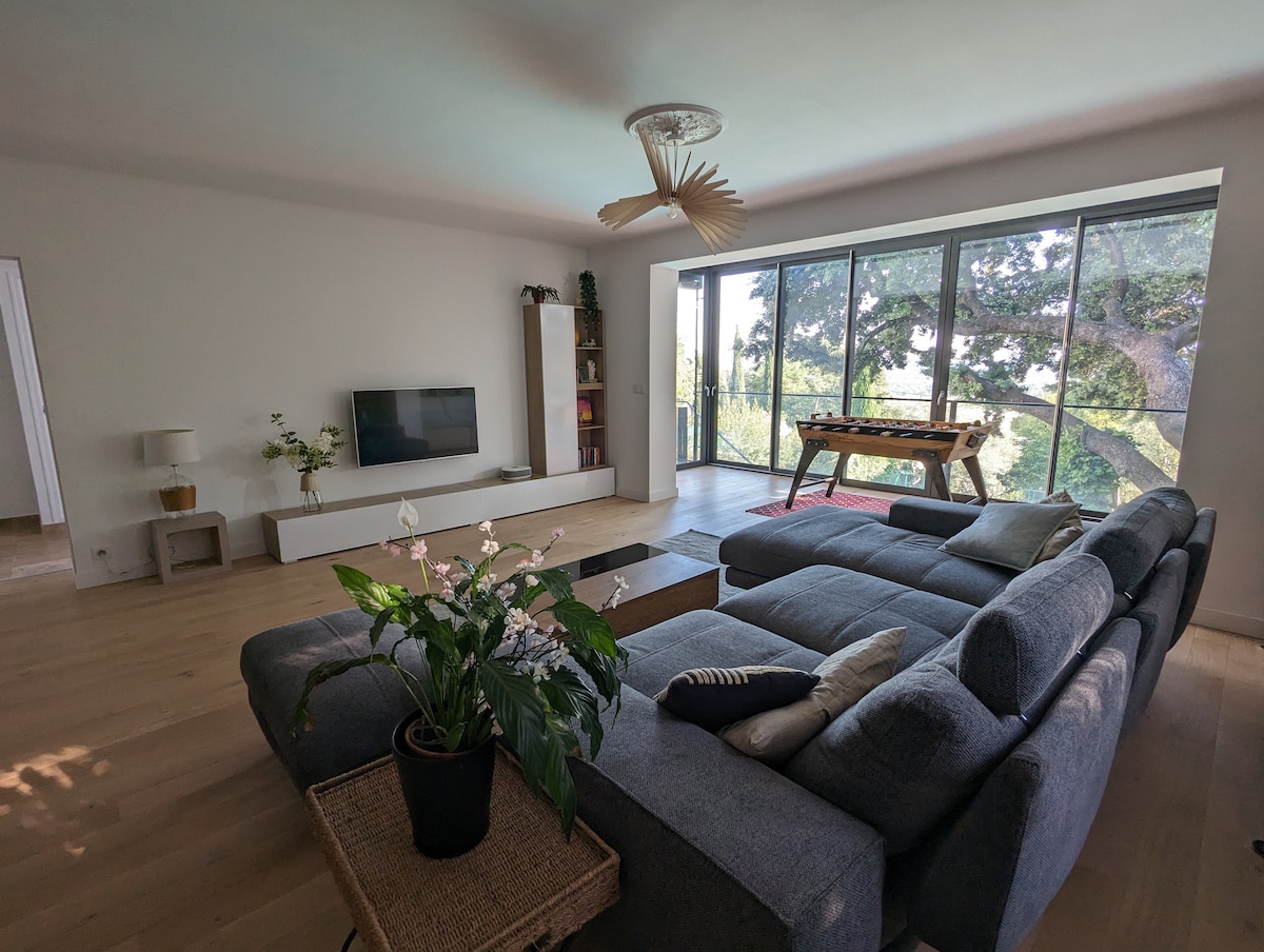 Annonce Airbnb populaire: Beautiful 6-bedroom villa with pool and Alpilles view à Villeneuve Lès Avignon