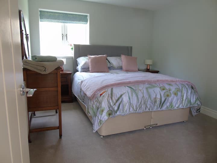 Completely tranquil - rest well in our comfortable king sized bed