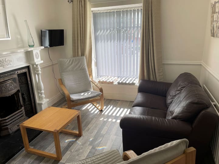 Acushla House, 4 bedrooms, near Derry City Centre Townhouses for Rent