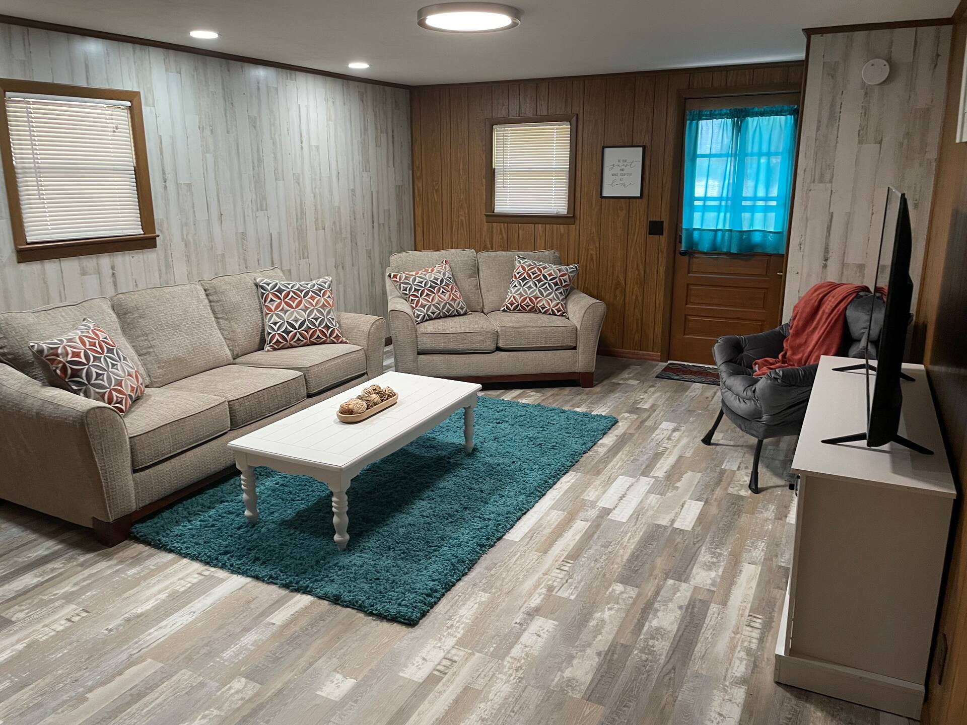 Cozy Home with Garage