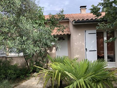 Quiet house with pool 10 km from Bordeaux