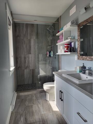 Whole Upstairs w. Sauna, Hot Tub gallery image 3