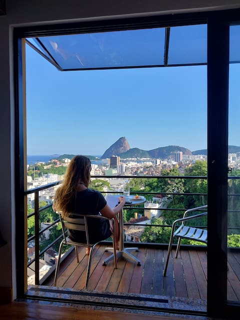 Modern flat with balcony and view of Sugar Loaf