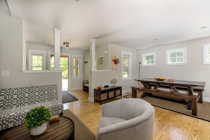 Wonderful Waquoit Farmhouse - Cape Cod Winery