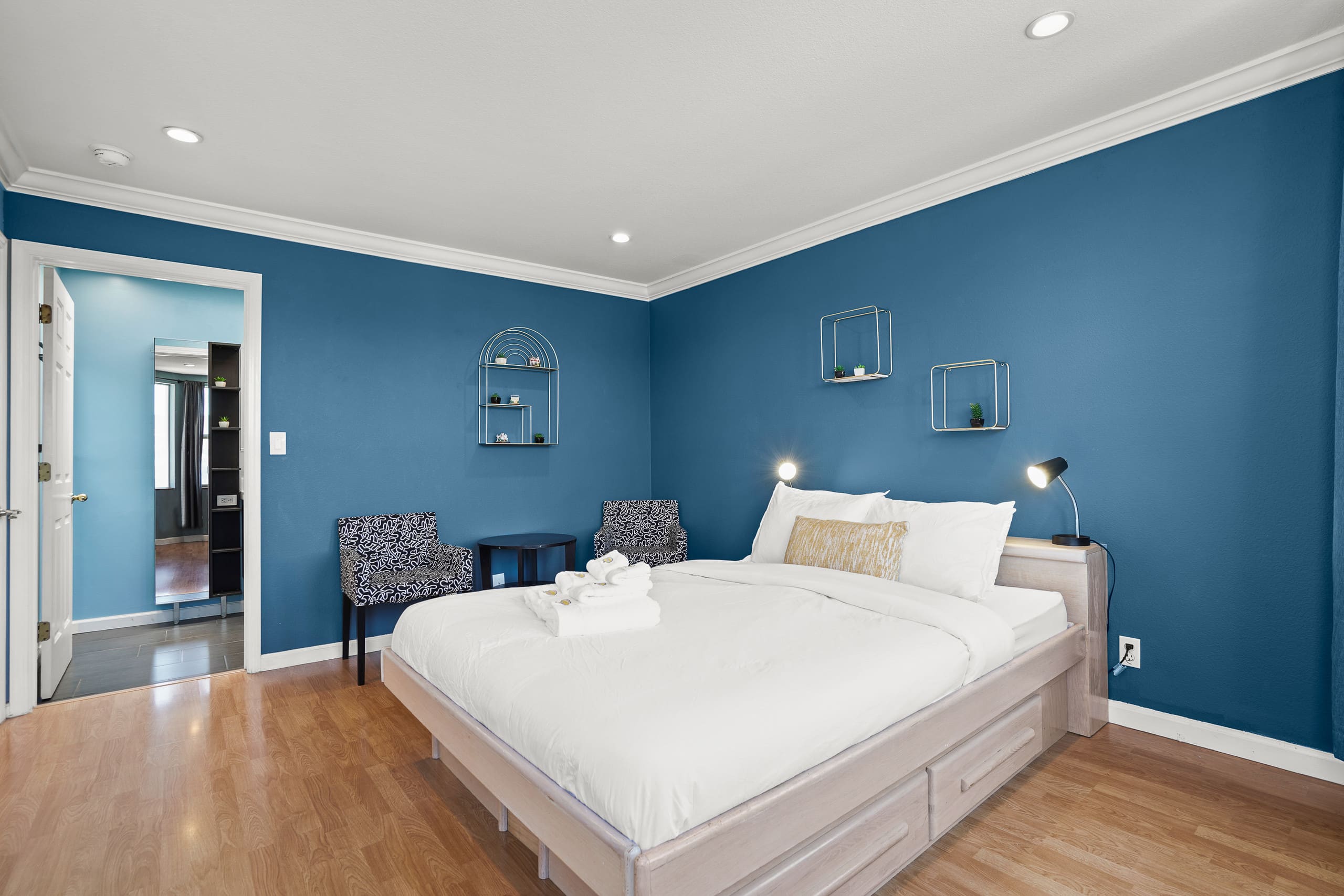 Home in San Francisco · ★4.86 · 2 bedrooms · 2 beds · 2 baths - Image 1