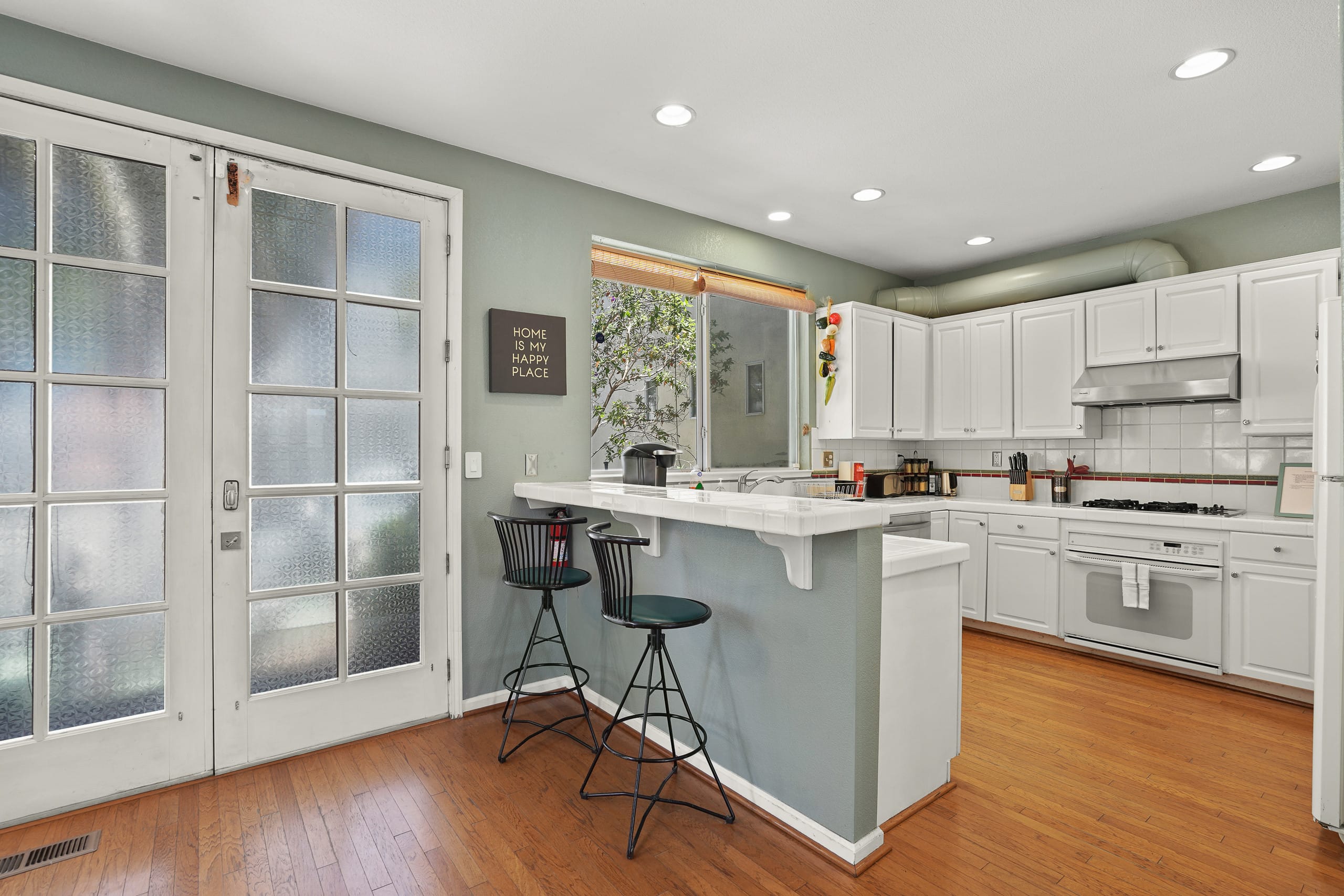 Home in San Francisco · ★4.86 · 2 bedrooms · 2 beds · 2 baths - Image 12
