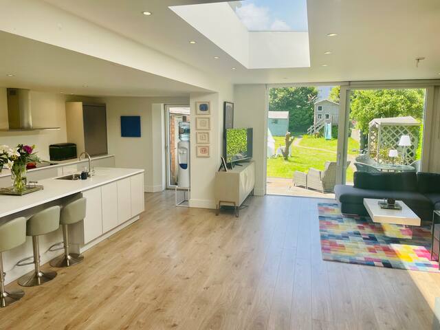 Excellent location in D4. Large 4 bed & garden