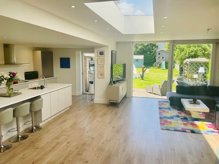 Prime location four bedroom home with large garden Houses for Rent in Dublin 4, County Dublin