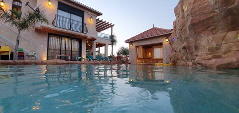 Luxury villa with beautiful pool