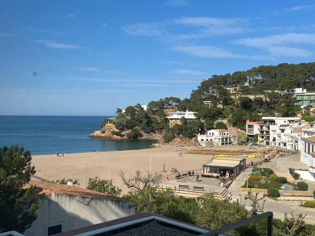 Moderne Duplex Begur SaRiera, pieds dans l’eau