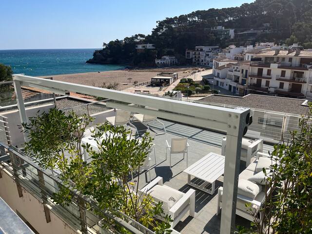Moderne Duplex Begur SaRiera, pieds dans l’eau gallery image 3