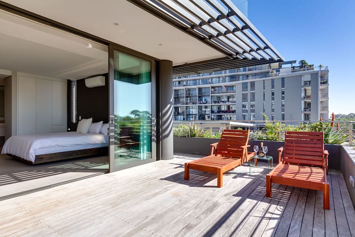 Stunning 2 Bedroom Apartment with large balcony