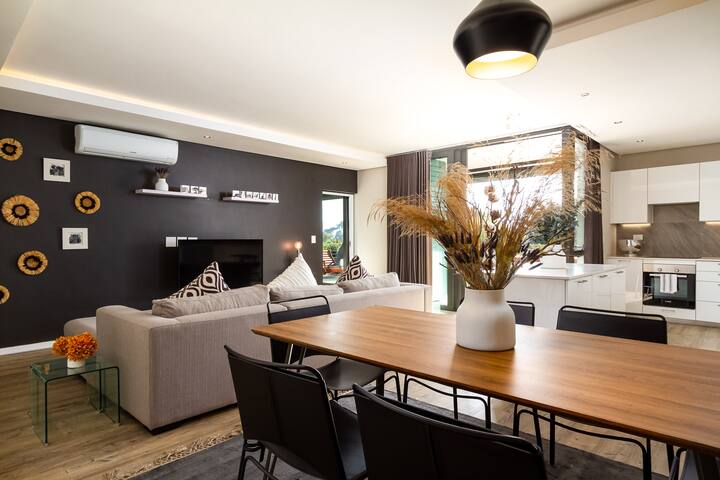 Stunning 2 Bedroom Apartment with large balcony gallery image 5