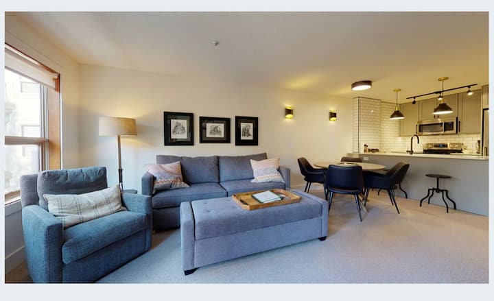 Aspens Newly Renovated One Bedroom Ski-in Ski-out - Whistler