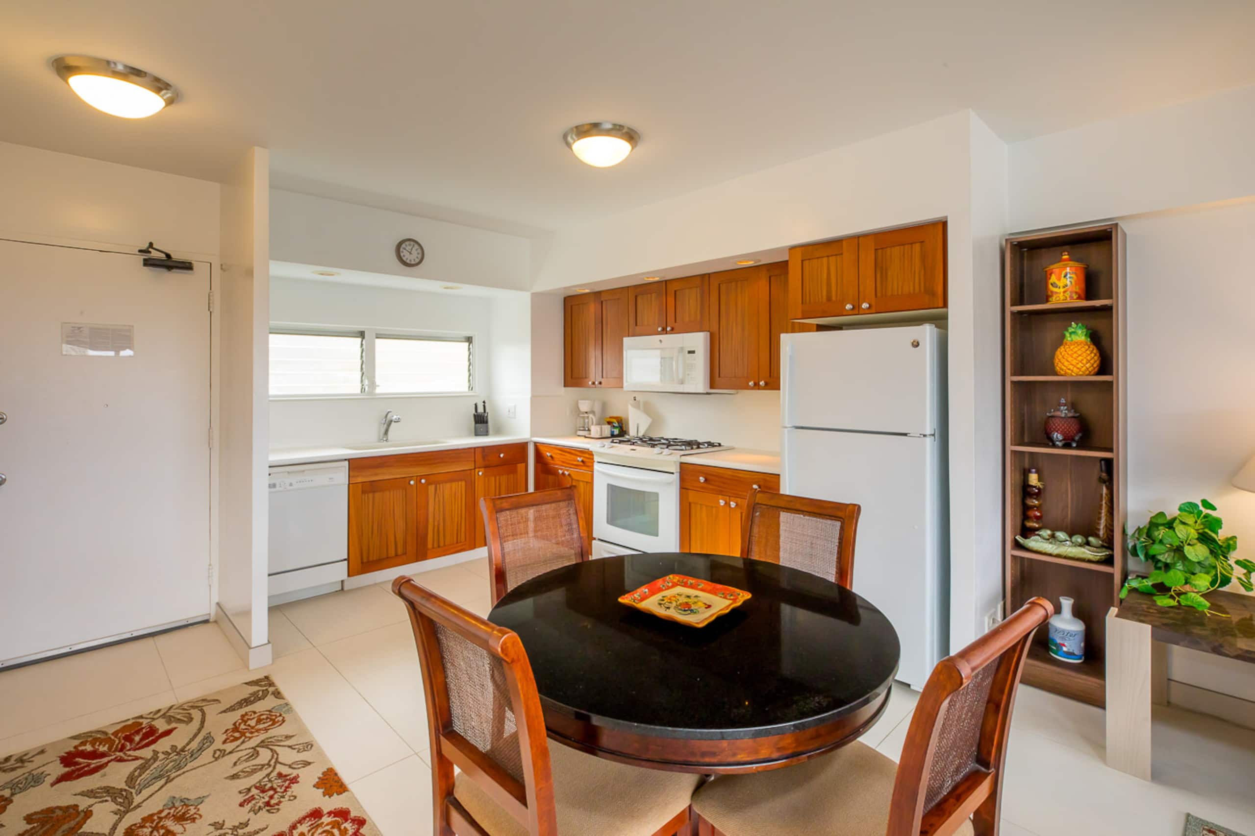 Waikiki Shore Unit 906 Ocean View *Summer Specia!* - Image 4