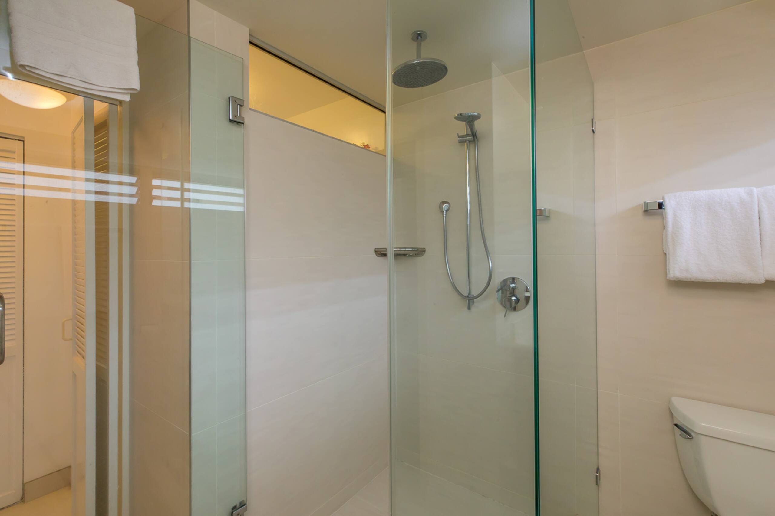 Waikiki Shore Unit 906 Ocean View *Summer Specia!* - Image 7