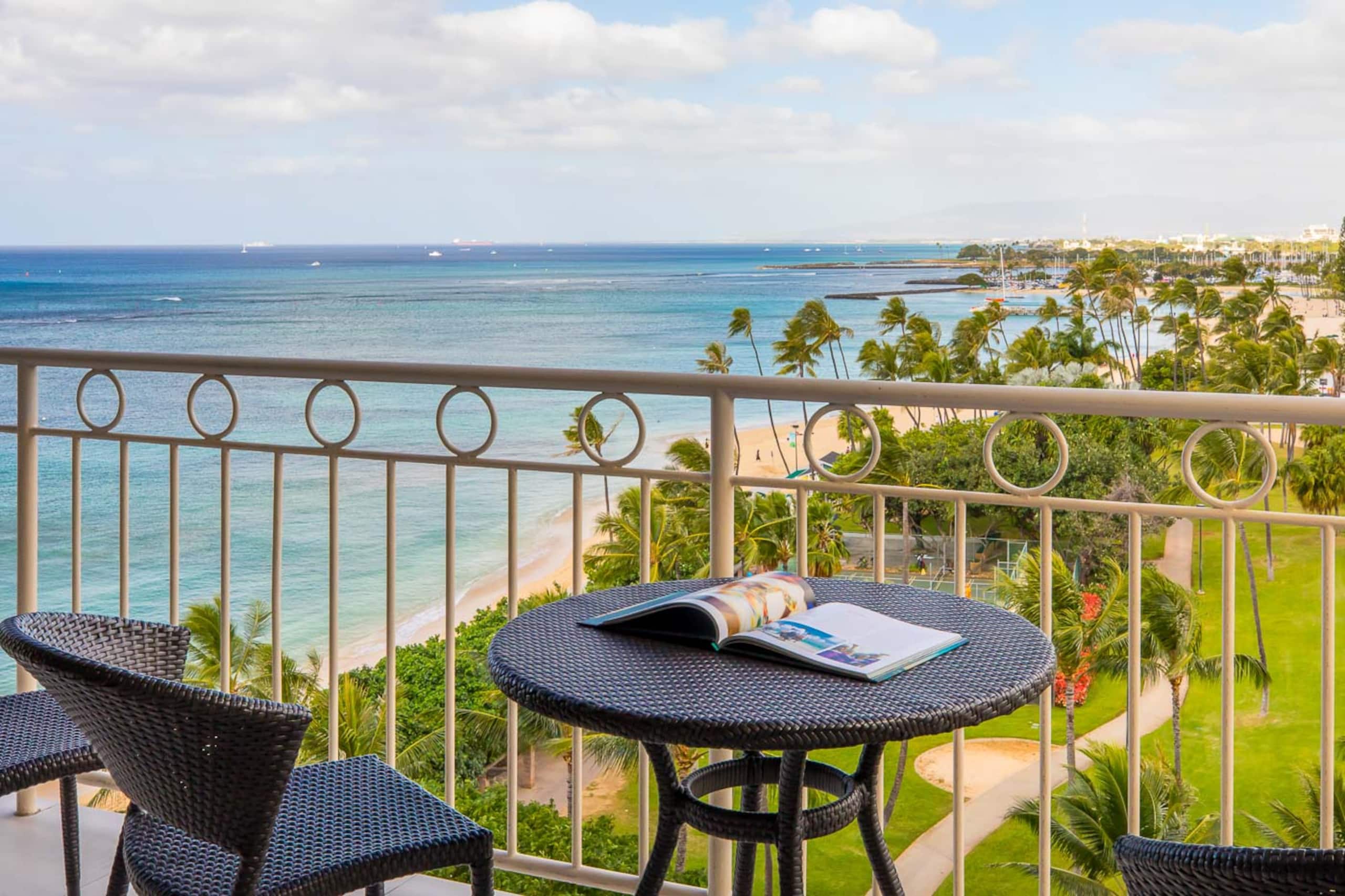 Waikiki Shore Unit 906 Ocean View *Summer Specia!* - Image 9