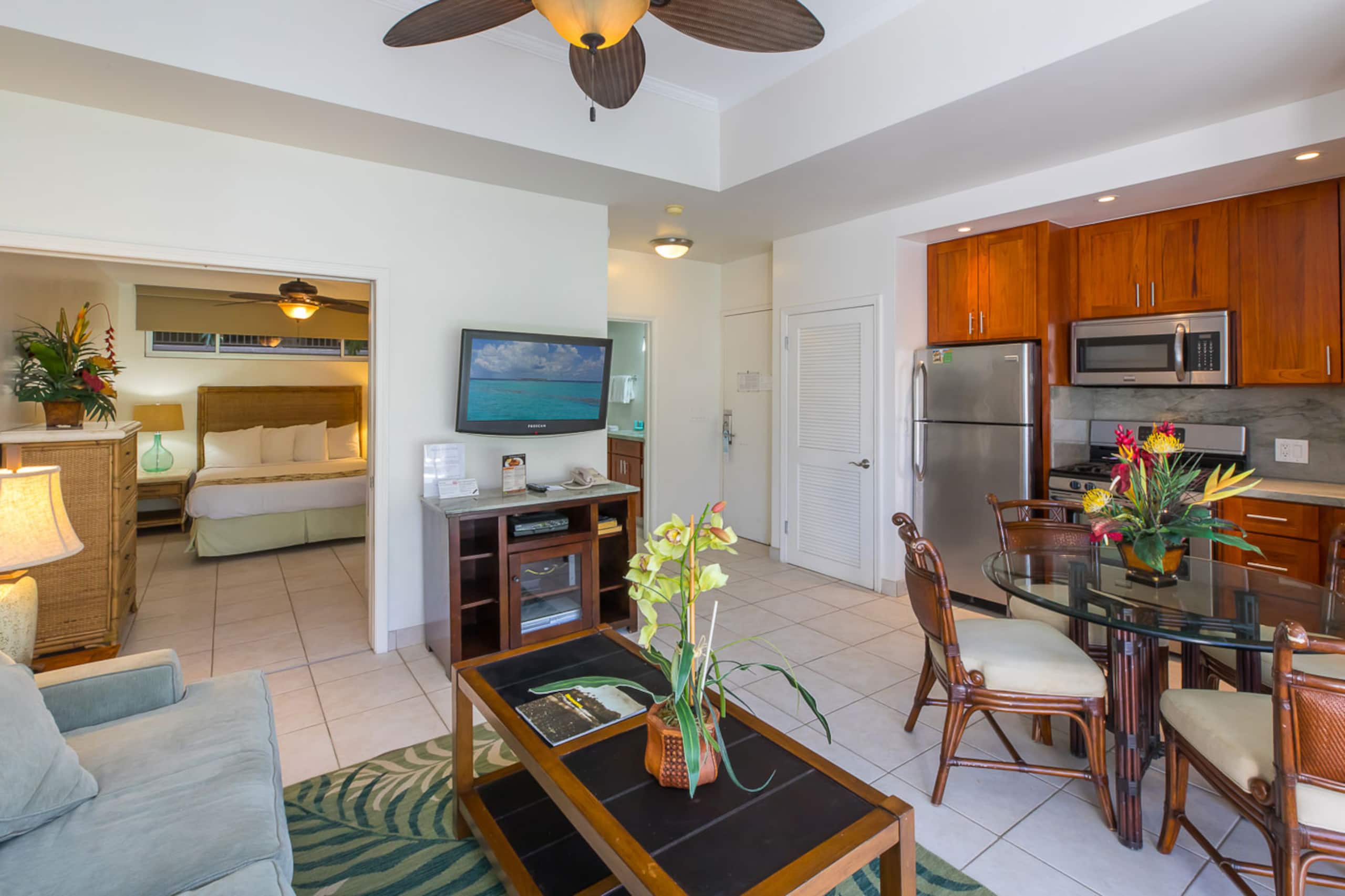 Waikiki Unit 205 Park View 1B *Summer Special!* - Image 3