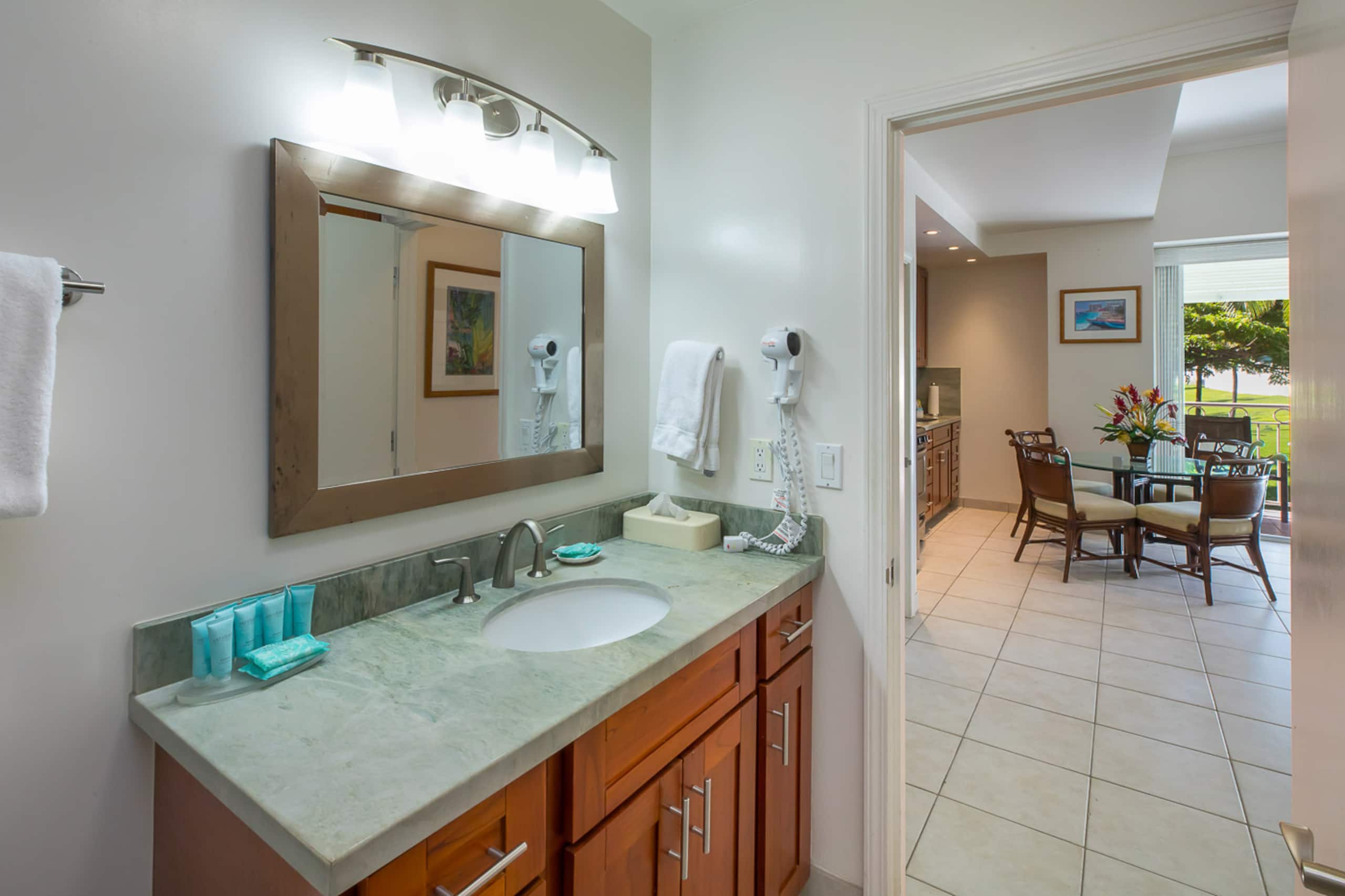 Waikiki Unit 205 Park View 1B *Summer Special!* - Image 8