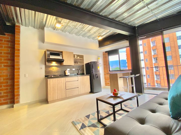 Spacious Loft In Hub Of Laureles With Lovely View - Medellín