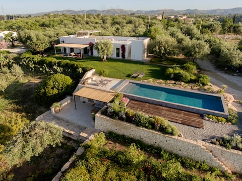 Casa Filare-Design villa with heated pool in Noto