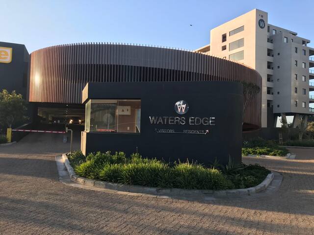 Power Backup-Next to Mall-WatersEdge 2-Bedroom Apt gallery image 4