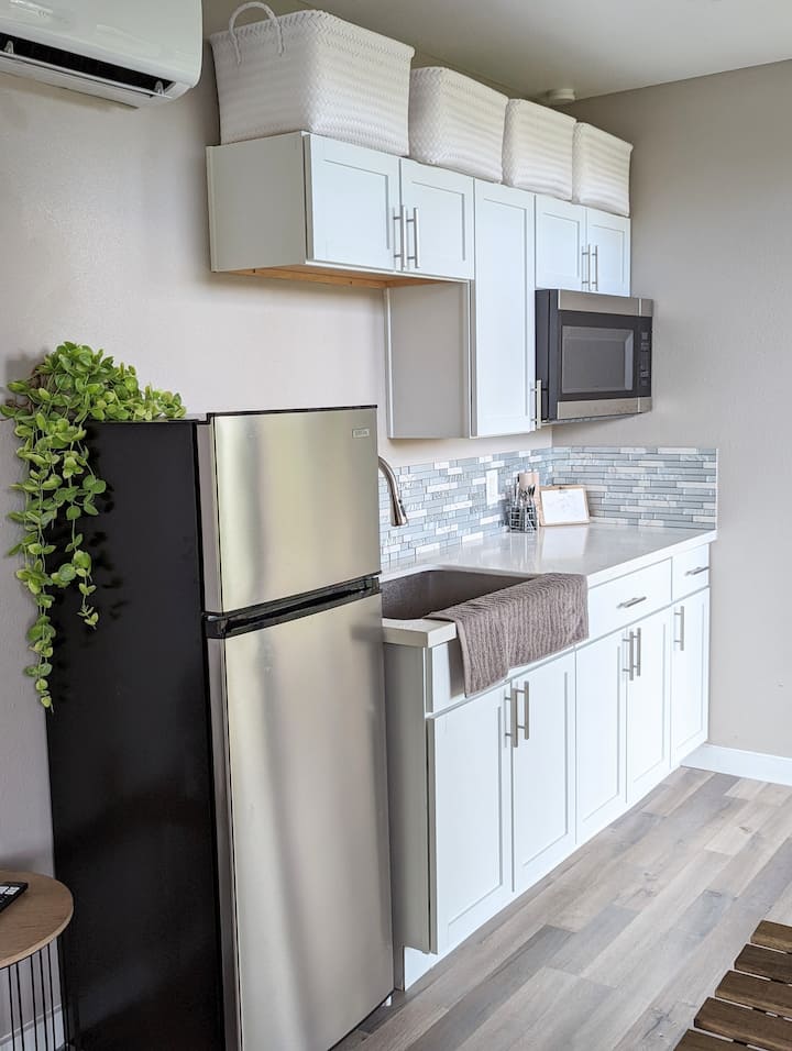 The Cozy Container, Country Living, Modern Design Tiny houses for