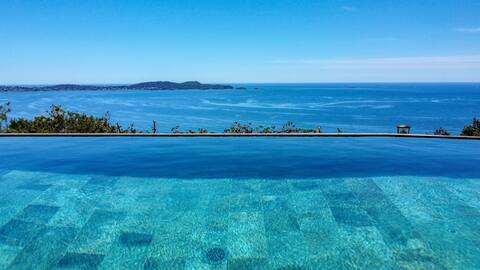 Beautiful Villa  220m2 sea view, pool + studio