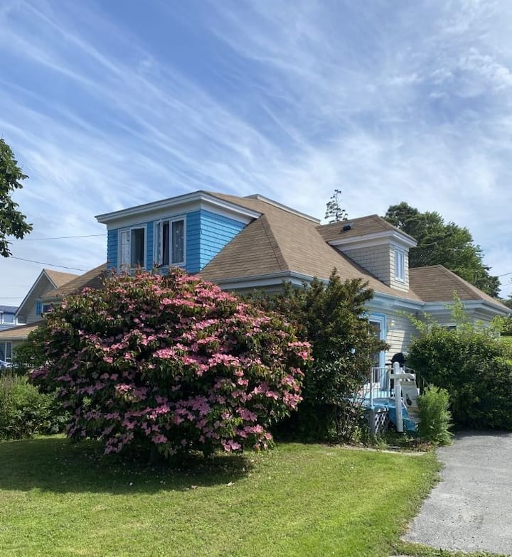 Crescent Beach House Houses for Rent in Lockeport, Nova Scotia